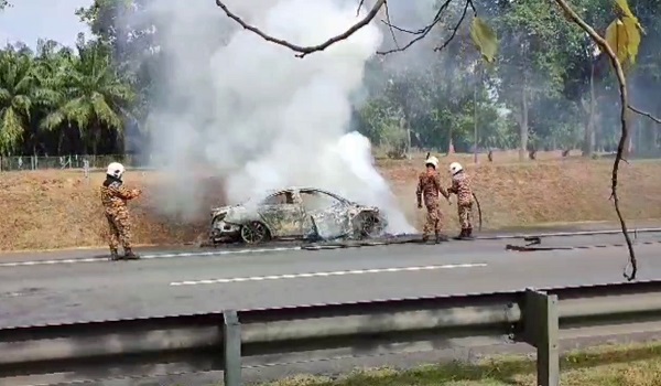 1802 KERETA MEWAH HANGUS TERBAKAR 2