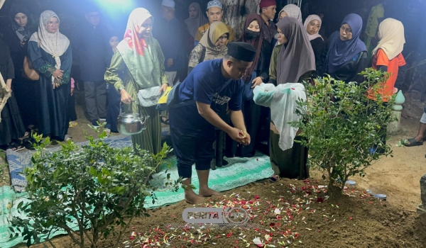 Jenazah dua beranak maut ditikam, dikebumikan satu liang lahad