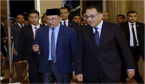 Anwar tiba di Mesir untuk lawatan rasmi empat hari