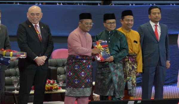 21,000 penjawat awam negeri Selangor bakal terima kenaikan gaji