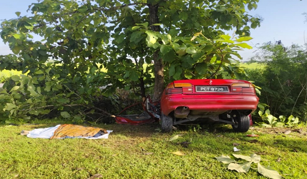 Penuntut Kolej Komuniti Arau maut, kereta dinaiki langgar pokok jati