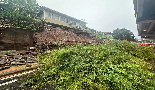 Tanah runtuh di Taman Bunga Raya, sebuah rumah terjejas