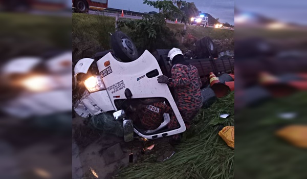 Seorang maut, tiga selamat lori terbabas ke dalam longkang