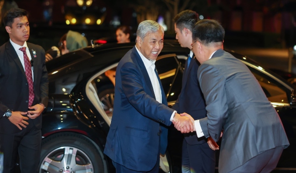 Ahmad Zahid tiba di Shanghai, hadiri Forum Perniagaan Halal Malaysia-China