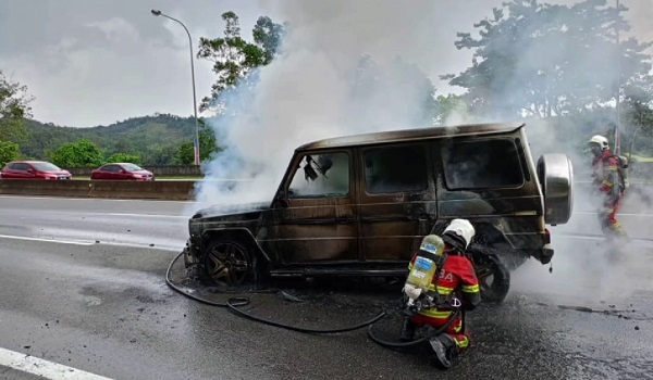 1709 PHG KERETA TERBAKAR