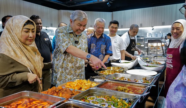 Ahmad Zahid mahu inisiatif Menu Rahmah diteruskan di universiti