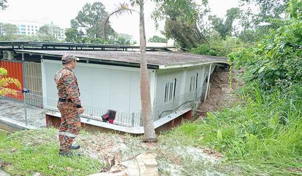 Seorang maut, empat tertimbus tanah runtuh di Miri