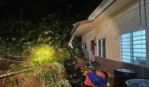 Rumah dihempap tanah runtuh di Tatau, empat keluarga selamat