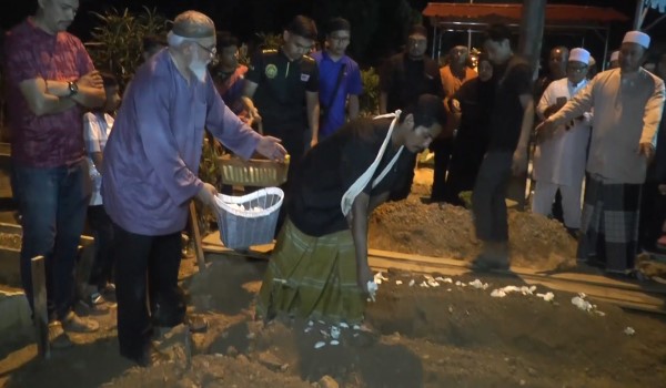 Lima sekeluarga rentung di Melaka, jenazah dikebumi dalam satu liang lahad