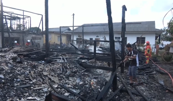 Rumah pusaka hangus, sembilan beranak tinggal sehelai sepinggang