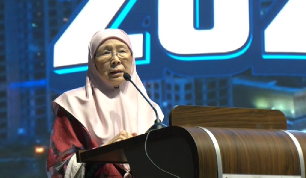 Ahli parti PKR diingatkan jangan sambil lewa – Wan Azizah