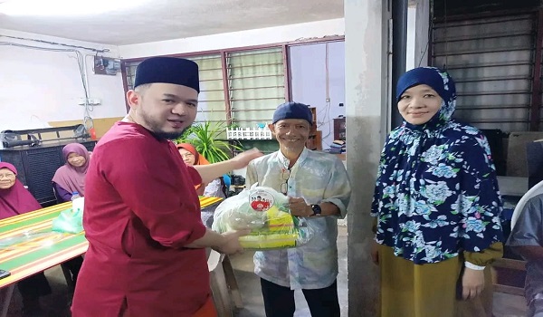 UMNO Kangar santuni asnaf menerusi Program Singgah Sahur