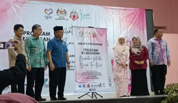 Datuk Seri Dr Wan Azizah (tiga dari kanan) ketika merasmikan Program Kesedaran Kesihatan Mental 'Suka Dalam Duka'  di ibu negara/Foto RTM