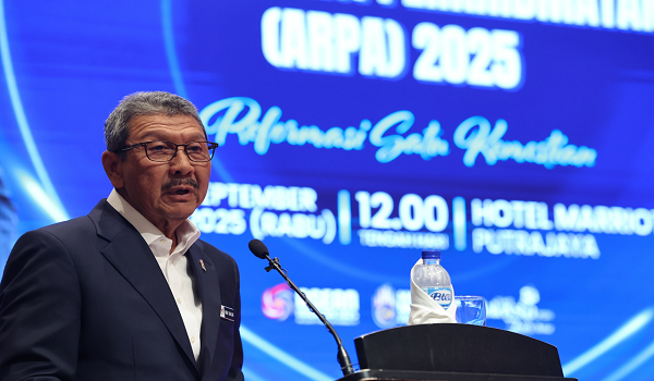 Ketua Pengarah Perkhidmatan Awam (KPPA) Tan Sri Wan Ahmad Dahlan Abdul Aziz ketika berucap pada Simposium Penilaian Strategik Setahun Agenda Reformasi Perkhidmatan Awam (ARPA) 2025 di sebuah hotel hari ini. Foto-BERNAMA