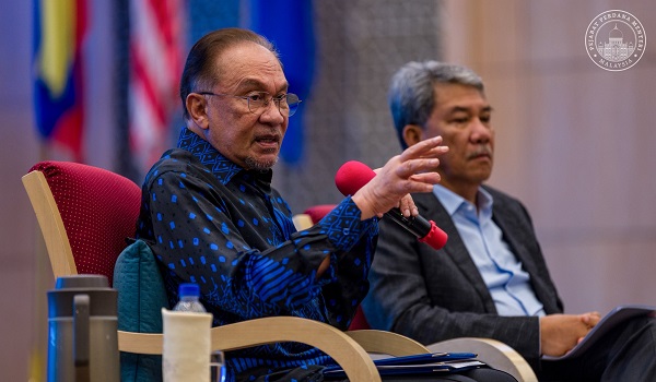 FOTO FACEBOOK Anwar Ibrahim