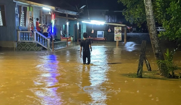Keadaan di Kuala Krai susulan hujan renyai sejak petang tadi