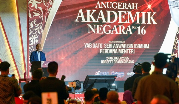 Majlis Anugerah Akademik Negara ke-16 di Subang Jaya/ BERNAMA