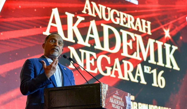 Datuk Seri Dr. Zambry Abdul Kadir/ BERNAMA
