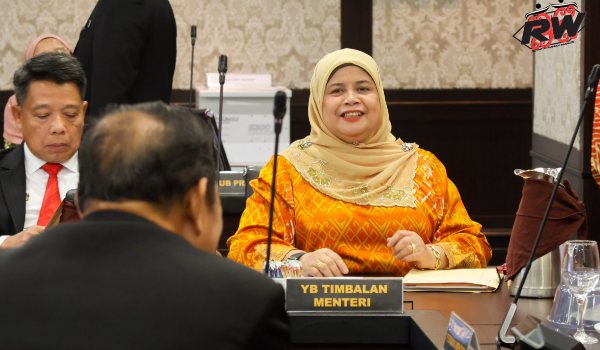 Timbalan Menteri Kemajuan Desa dan Wilayah Datuk Rubiah Wang