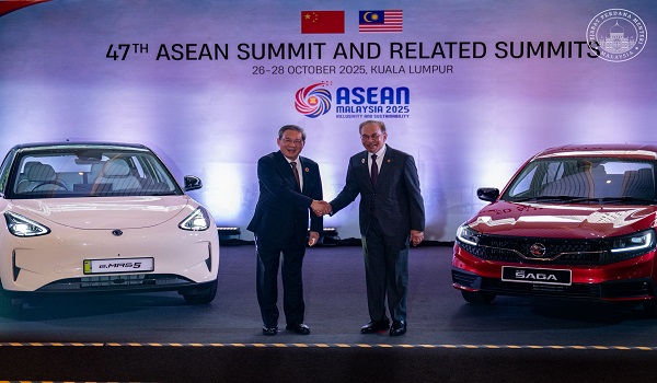PM, Li Qiang luang masa saksi model terbaharu Proton Saga, Proton e.MAS 5
