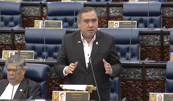 Menteri Pengangkutan, Anthony Loke ketika menjawab pertanyaan di Dewan Rakyat, hari ini/ RTM