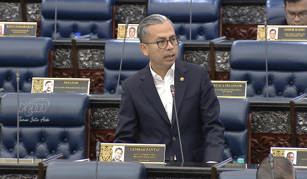 Menteri Komunikasi, Datuk Fahmi Fadzil ketika menjawab pertanyaan di Dewan Rakyat, hari ini/ RTM