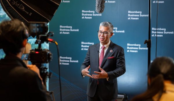 Menteri Pelaburan, Perdagangan dan Industri, Senator Tengku Datuk Seri Zafrul Tengku Abdul Aziz/Foto Facebook Tengku Zafrul