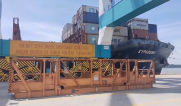 Tiga maut dalam kebakaran kontena