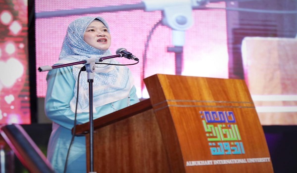 (Menteri Pendidikan Fadhlina Sidek) 