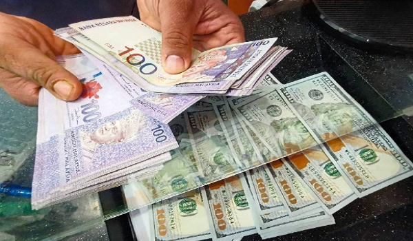 Ringgit dibuka rendah berbanding dolar AS menjelang keputusan FOMC malam ini