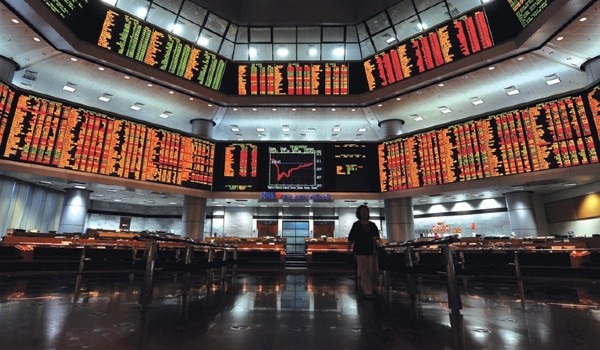 Niaga hadapan FBM KLCI rendah pada tengah hari