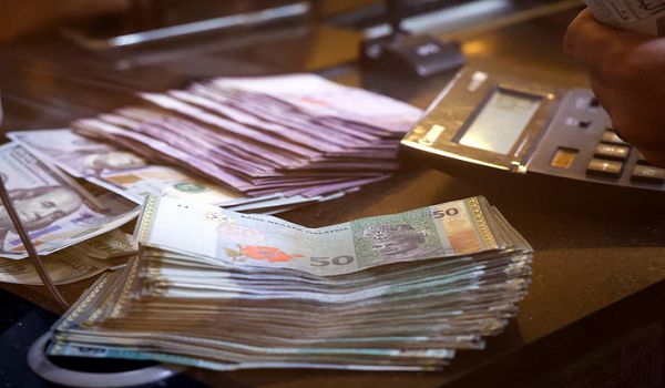 Ringgit dibuka tinggi berbanding dolar AS didorong tinjauan S&P stabil