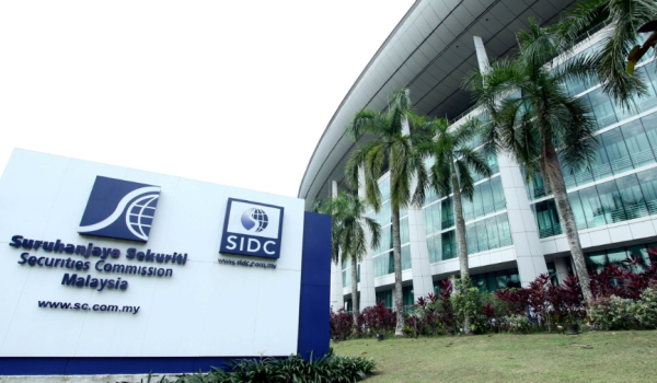 Suruhanjaya Sekuriti Malaysia (SC) membuka permohonan program latihan baharu khusus untuk wanita yang ingin kembali ke pasaran modal selepas berhenti sementara daripada kerjaya/Foto arkib/BERNAMA