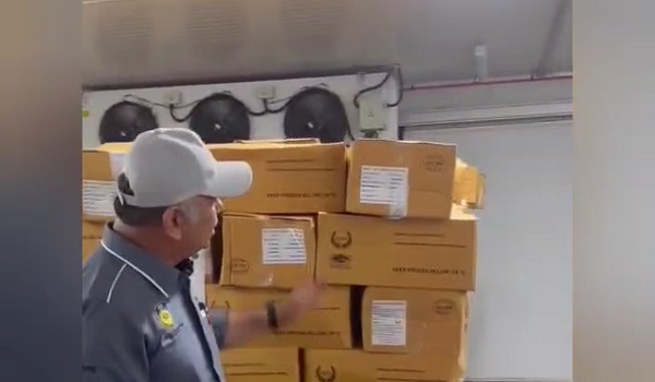 Agensi Kawalan dan Perlindungan Sempadan (AKPS) Bukit Kayu Hitam merampas 5,076 kilogram keratan ayam sejuk beku diragui status halal