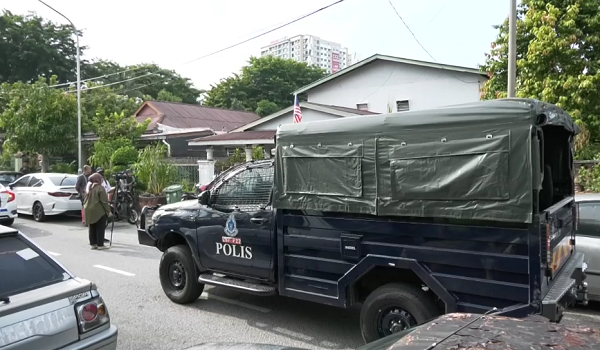 Rumah di Taman Tunas Muda, Sungai Ara, lokasi seorang wanita cedera selepas dikelar suaminya awal pagi tadi. Foto- RTM