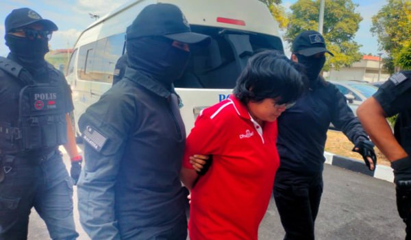 Wanita didakwa hina agama Islam, bertindak agresif terhadap polis