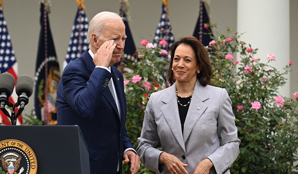 2207 BD JOE BIDEN UNDER DIRI 2