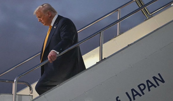 Donald Trump tiba di Jepun/ AFP