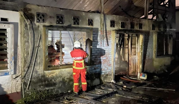 1408 BINTULU RUMAH TERBAKAR