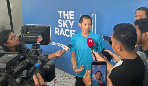 3007 SKN WAI CHING SKY RACE 118 1