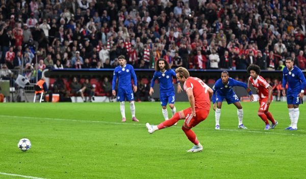 Harry Kane meledak dua gol untuk membantu Bayern Munich menewaskan Chelsea 3-1 dalam aksi pembukaan Liga Juara-Juara di Allianz Arena / Foto Reuters