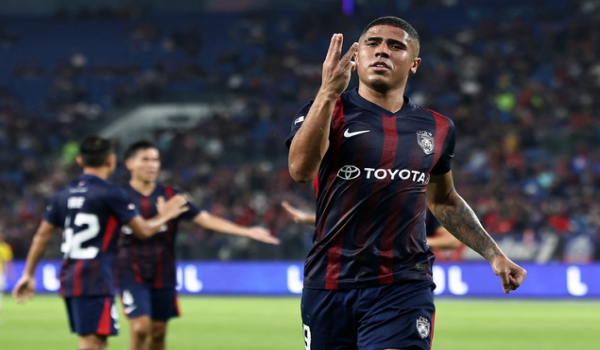 Pemaian JDT, Bergson Gustavo Silvera Da Silva menjaringkan empat gol ketika menentang Brunei DPMM FC, dalam saingan Liga Super di Stadium Sultan Ibrahim hari ini/BERNAMA