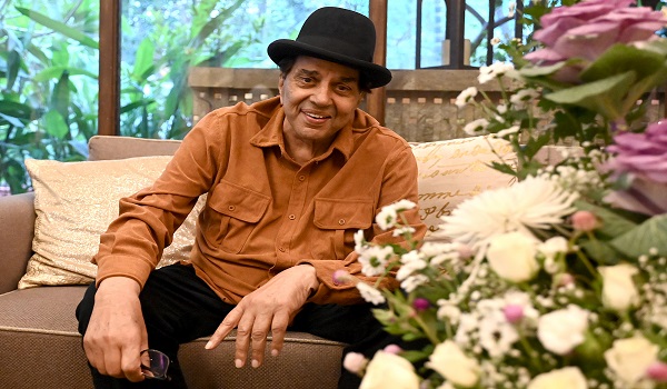 Bintang Bollywood, Dharmendra meninggal dunia pada usia 89 tahun