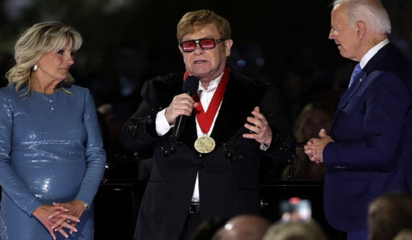 Elton John buat persembahan di White House sejak kali terakhir pada 1998