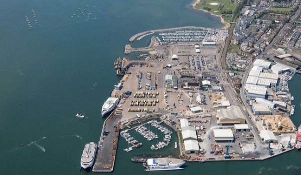Punca kebocoran minyak di Pelabuhan Poole sedang disiasat