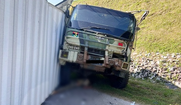 0202 TIGA PEMANDU TRAK ATM MAUT 4