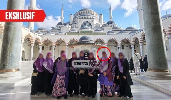 Ibu Shuib berdiri tiga dari kanan ketika membuat lawatan ke Masjid&nbsp;Grand Çamlıca di Turkiye bersama sekumpulan wanita dari Malaysia