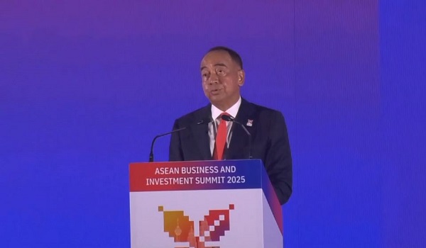 Pengerusi ASEAN-BAC, Tan Sri Nazir Razak berucap pada Sidang Kemuncak Perniagaan dan Pelaburan ASEAN 2025 (ABIS 2025) / Foto RTM