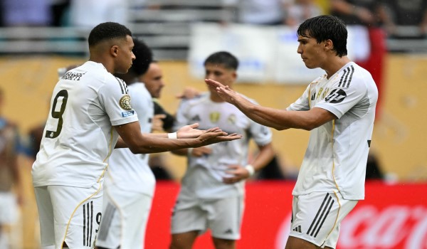 0207 SKN PIALA DUNIA KELAB REAL MADRID