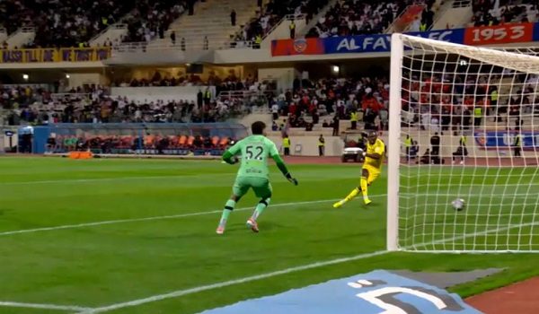 Sadio Mane menjaringkan gol ketika membantu Al Nassr menang 3-1 ke atas Al Fayha / REUTERS